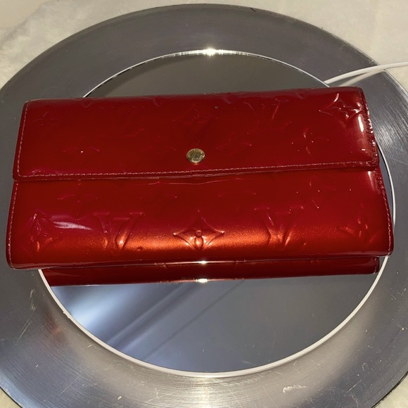 Louis Vuitton Handbags - LOUIS VUITTON Vernis Sarah Long Wallet Amarante